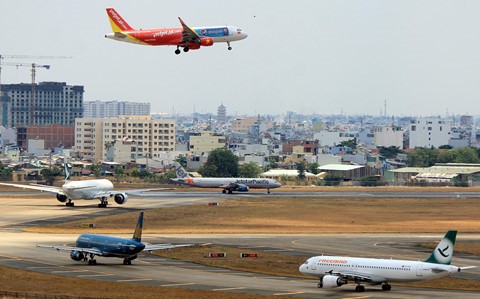 Hàng loạt chuyến bay đi Hàn Quốc chậm, huỷ do bão Hàng loạt chuyến bay của hàng không Việt Nam đi Hàn Quốc phải chậm, huỷ do ảnh hưởng của bão.
