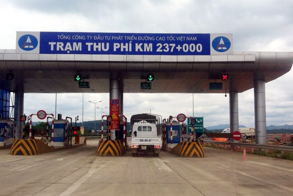 Trạm BOT Nội Bài – Lào Cai bị sét đánh, dữ liệu thu phí thế nào? Trạm thu phí bị sét đánh hỏng.
