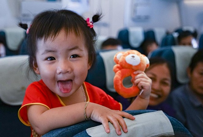Vietnam Airlines tặng quà cho hành khách trẻ em trên 17 đường bay nội địa Vietnam Airlines tặng quà cho hành khách trẻ em trên 17 đường bay nội địa.