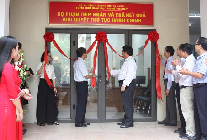 Tổng cục Giáo dục nghề nghiệp đưa vào hoạt động bộ phận 1 cửa Bộ phận Tiếp nhận và Trả kết quả giải quyết thủ tục hành chính của Tổng cục Giáo dục Nghề nghiệp chính thức đi vào hoạt động.