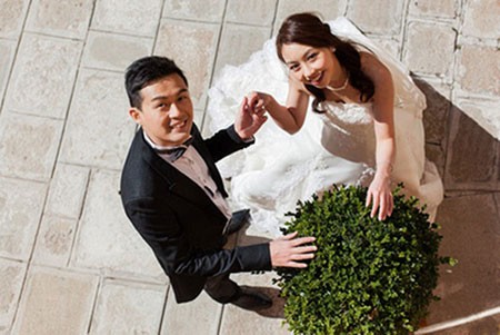 Lấy được vợ nhờ Nhờ việc “xả thân” khâu áo len, anh đã chiếm được cảm tình của cả nhà và làm lu mờ hết đám “vệ tinh” khác của chị Dịu (Ảnh minh họa).