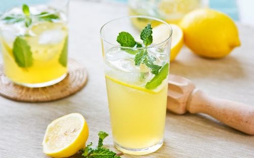 Uống nước chanh buổi sáng sẽ gây hại nếu bạn không tuân thủ 4 điều sau đây Ảnh minh hoạ: Internet