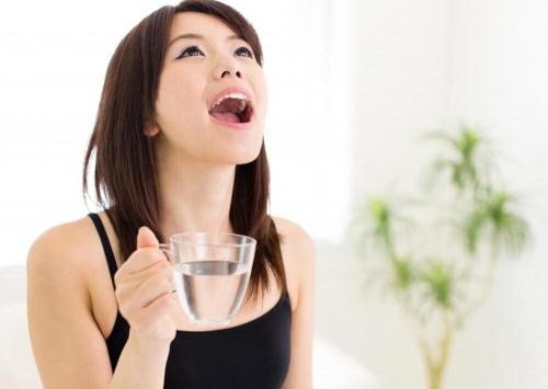 Tự chế nước súc miệng chữa đau họng Ảnh minh hoạ: Internet