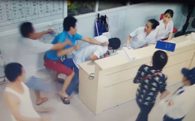 Bộ Y tế đề nghị điều tra, xử lý đối tượng đập máy đo huyết áp vào đầu BS Ảnh minh hoạ: Internet