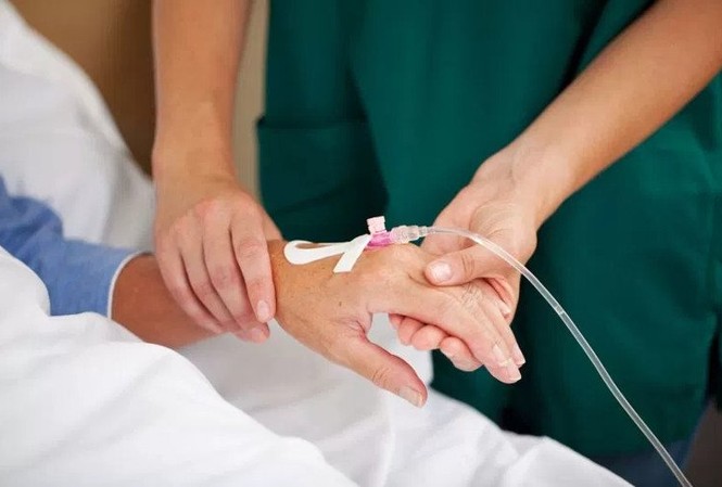 Vì sao bệnh nhân tử vong do sốc phản vệ sau tiêm thuốc cản quang? Phản vệ là một biến chứng nặng nề trong thực hành lâm sàng, xuất hiện khi bệnh nhân được tiếp xúc với một dị nguyên, trong đó với thuốc cản quang được xem là dị nguyên hay gặp nhất. Ảnh minh hoạ: Internet