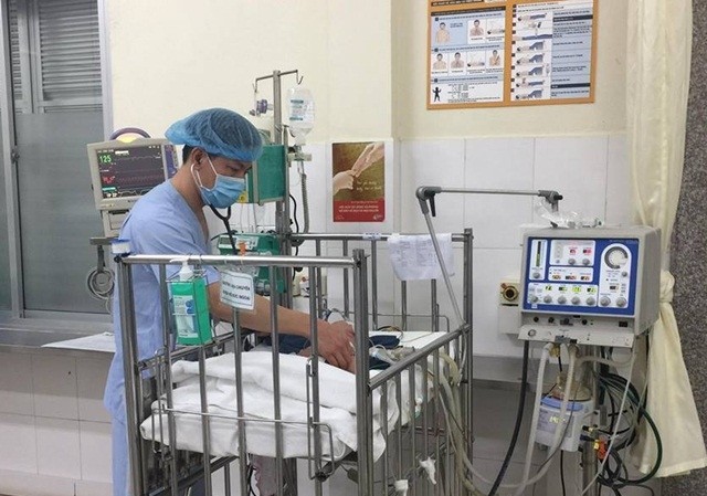 Nhiều trẻ xuất huyết não nhập viện vì thiếu loại vitamin không ai ngờ Cả 3 bệnh nhi đều mới hơn 1 tháng tuổi, đã được các bác sĩ phẫu thuật lấy máu tụ. Ảnh: Khánh Chi