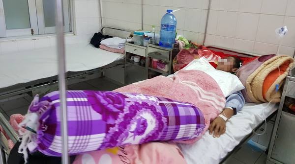 Ăn tiết canh lợn, một người chết, một người nguy kịch Bệnh nhân L.L.G hiện đang được điều trị tại Bệnh viện Nhiêt đới Trung ương