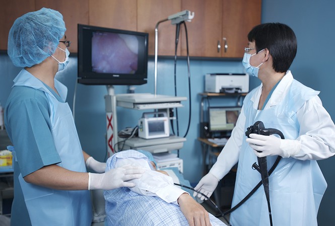 Lần đầu tiên Việt Nam thành công kỹ thuật mổ nội soi cực khó Lần đầu tiên tại Việt Nam cắt cơ thắt dưới thực quản qua nội soi đường miệng được thực hiện tại Bv Bạch Mai