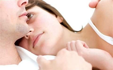 Chồng đến thăm nữ nhân viên ốm rồi ngủ quên vì ... mát giời Ảnh minh hoạ: Internet