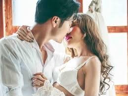 Chồng chết trân bẽ bàng nghe chủ nợ tố tội đi 'bia ôm' ký sổ Ảnh minh hoạ: Internet