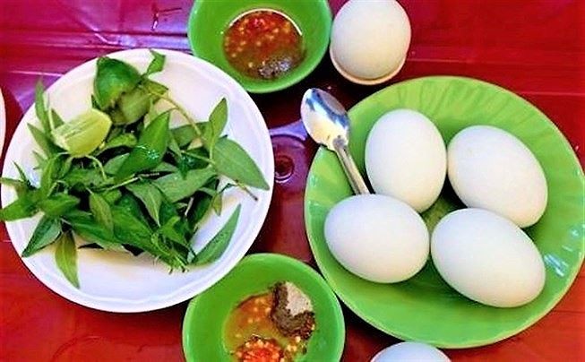 Bị ung thư ăn trứng vịt lộn là 'nuôi khối u', nhanh di căn? Ảnh minh hoạ: Internet