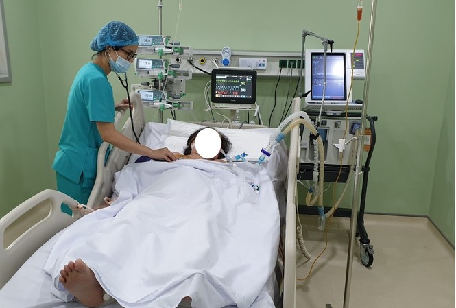Sốc nhiệt do nắng nóng, 2 người chết, 1 người nguy kịch Bệnh nhân sau sốc nhiệt đang được điều trị tích cực tại Bệnh viện TW Quân đội 108