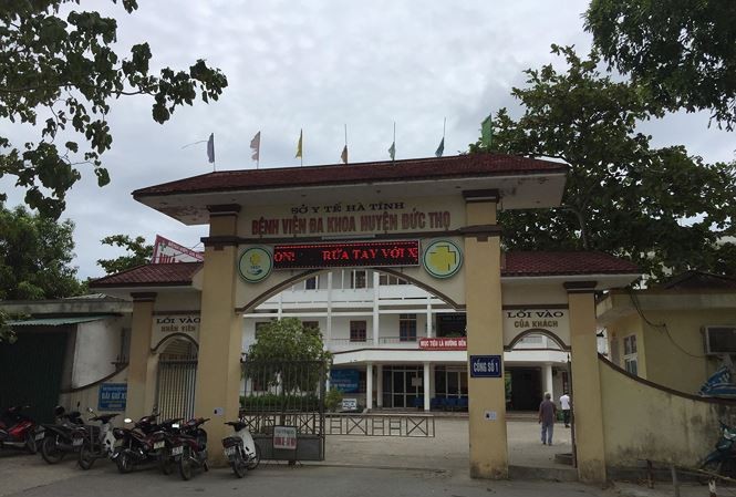 Trẻ sơ sinh tử vong ở Hà Tĩnh: Bác sỹ nói 'bất thường, 30 năm chưa từng thấy' BV đa khoa Đức Thọ - Hà Tĩnh, nơi xảy ra vụ việc trẻ sơ sinh tử vong bất thường với vết đứt trên cổ.