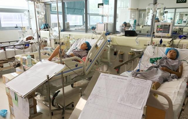 Hai bệnh nhân Nghệ An bị sốc khi chạy thận cấp cứu ra Hà Nội hiện ra sao? Hai bệnh nhân nặng có phản ứng khi chạy thận nhân tạo tại BV Hữu nghị Đa khoa Nghệ An được chuyển ra Hà Nội ngày 31/7 được xác định nguyên nhân ban đầu do sốc nhiễm khuẩn huyết.