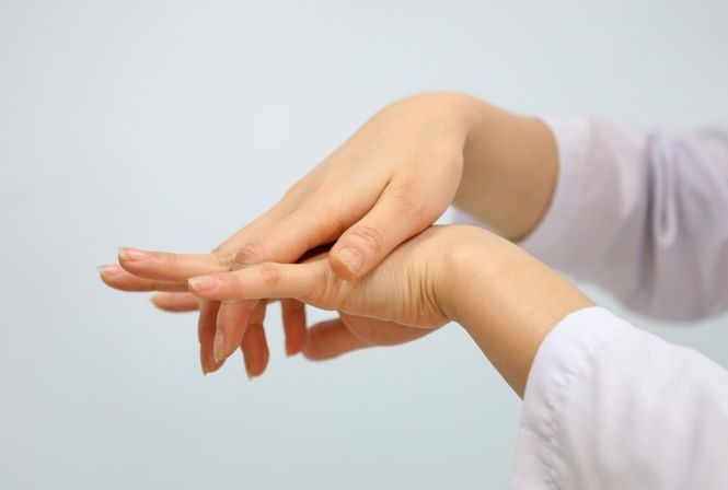 Tay có những dấu hiệu này, đến viện khám kẻo ân hận mấy cũng muộn Ảnh minh họa: Internet