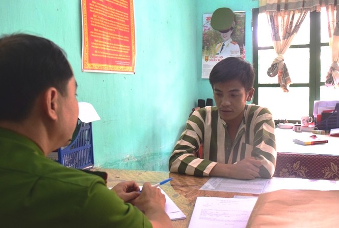 Bắt quả tang hơn 50 người tụ tập đá gà ăn tiền Chủ sới đá gà ăn tiền Hồ Hiền Thảo bị công an bắt giữ