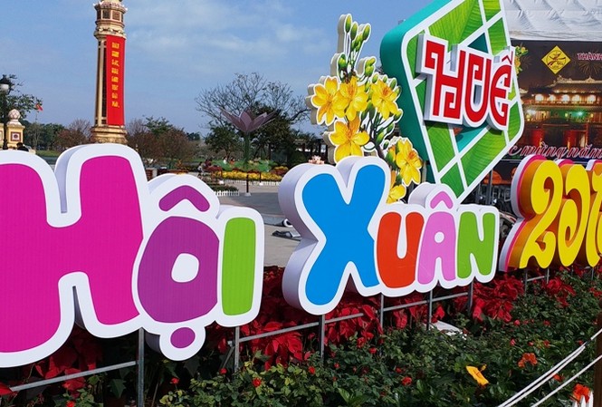 Rực sắc màu hội Xuân xứ Huế 2019 Hội Xuân Huế Tết Kỷ Hợi 2019 hút khách