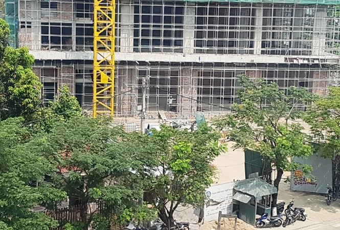 Xây khách sạn làm sập trần nhà dân: Cụ bà 86 tuổi sức khỏe xấu Ai đã ngó lơ hay chống lưng cho công trình dự án Goldland Plaza làm sập nhà dân tiếp tục thi công, bất chấp vấn đề pháp lý và đạo lý?
