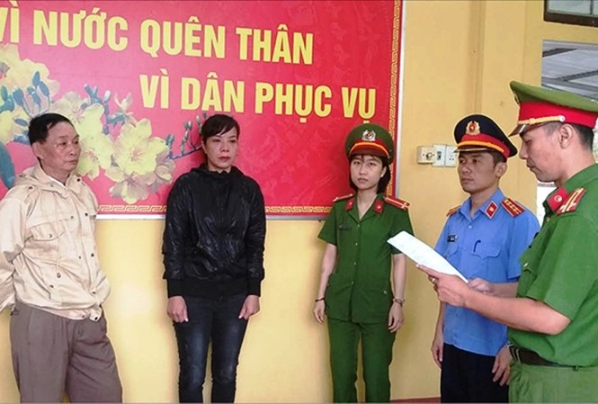 Bắt giam nữ thạc sĩ trường Cao đẳng lừa đảo Đọc lệnh khởi tố, bắt tạm giam thạc sĩ lừa đảo Hoàng Thị Nhiên