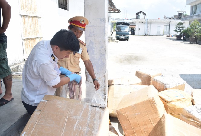 Xe khách biển Lào chở 'lậu' 1,6 tấn nội tạng động vật Lô nội tạng động vật không rõ nguồn gốc xuất xứ có tổng trọng lượng 1.600kg bị CSGT TT-Huế thu giữ