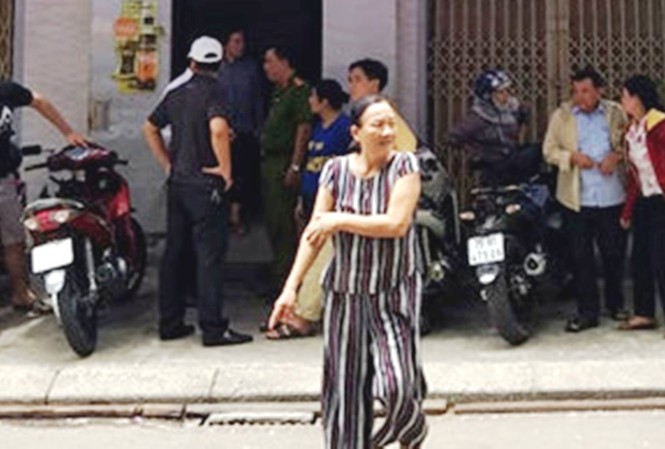 Nữ sinh viên đại học Huế chết trong tư thể treo cổ tại phòng trọ Lực lượng chức năng kiểm tra hiện trường vụ việc