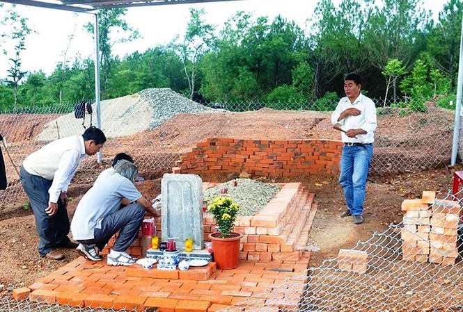 Vụ lăng mộ vợ vua Tự Đức bị san ủi: 5 yêu cầu từ Nguyễn Phước tộc được chấp nhận Cơ quan chức năng tại TT-Huế thống nhất không di dời lăng mộ bà Tài nhân họ Lê - vợ vua Tự Đức đi nơi khác để làm bãi đỗ xe