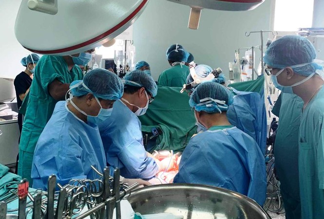 Bệnh viện T.Ư Huế cùng lúc ghép tim, gan thành công cho 2 bệnh nhân Cùng lúc ghép tạng thành công cho hai bệnh nhân mắc bệnh tim, gan tại Bệnh viện T.Ư Huế
