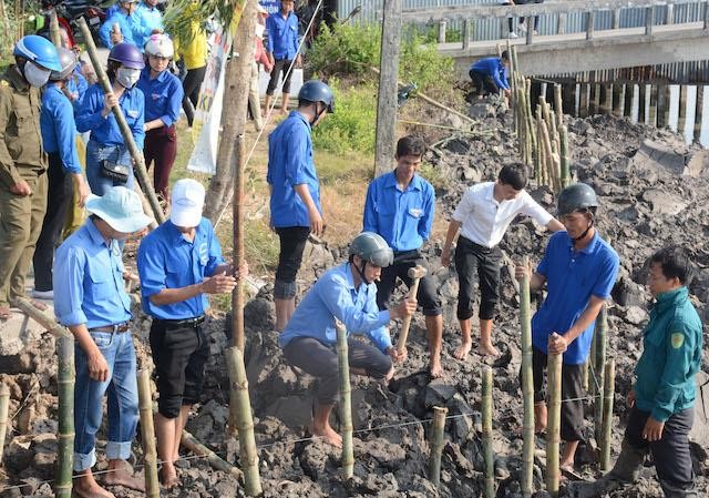 Tuổi trẻ Cà Mau tình nguyện vì cộng đồng Tuổi trẻ Cà Mau tình nguyện vì cộng đồng