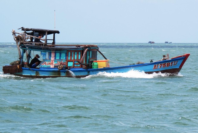 Hai ngư dân mất tích trên biển Hai ngư dân mất tích trên biển