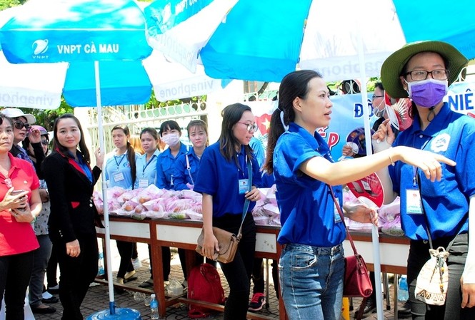 Tiếp sức sĩ tử vùng sông nước Cà Mau Tiếp sức sĩ tử vùng sông nước Cà Mau