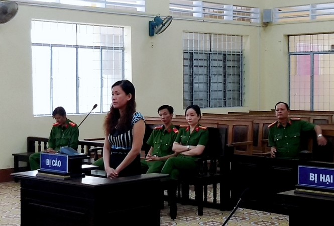 Nữ giám đốc tự xưng 'nhà báo, luật sư' phạm tội vu khống bị tuyên 3 năm tù Bị cáo Trần Thị Phương Mai tại phiên toà xét xử phúc thẩm
