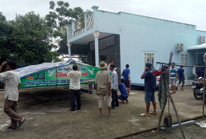 Chồng dùng điện bẫy chuột, vợ bị giật tử vong Gia đình lo hậu sự người đàn bà bị điện giựt tử vọng do chồng sử dụng điện bẫy chuột