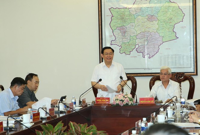 Bộ Chính trị kiểm tra công tác cán bộ tại tỉnh Bình Phước Phó Thủ tướng Vương Đình Huệ phát biểu tại buổi làm việc. Ảnh: VGP/Thành Chung