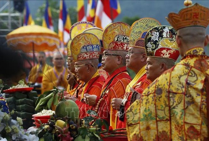 Truyền thông quốc tế thông tin đậm nét về Đại lễ Vesak 2019 diễn ra tại Việt Nam Các Hòa thượng, sư tăng, dự Lễ cầu nguyện Quốc thái dân an. Ảnh: Lâm Khánh/TTXVN