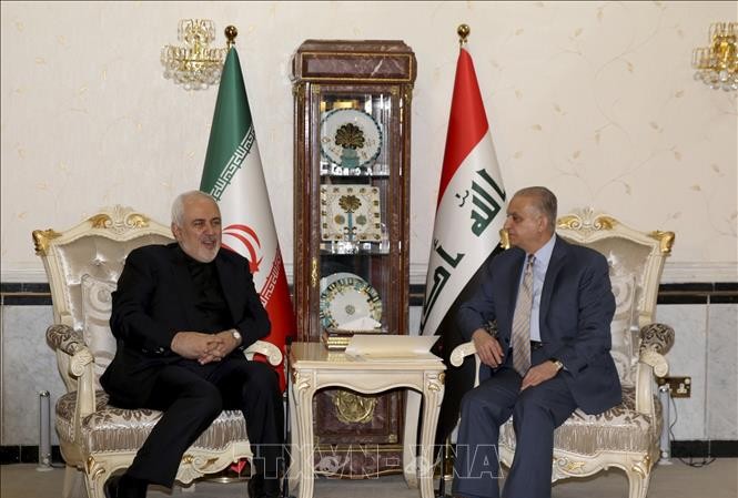 THẾ GIỚI 24H: Iraq đề xuất làm trung gian giảm căng thẳng giữa Iran và Mỹ Ngoại trưởng Iraq Mohammed al-Hakim (phải) và người đồng cấp Iran Mohammad Javad Zarif tại cuộc gặp ở Baghdad ngày 26/5/2019. Ảnh: AFP/TTXVN