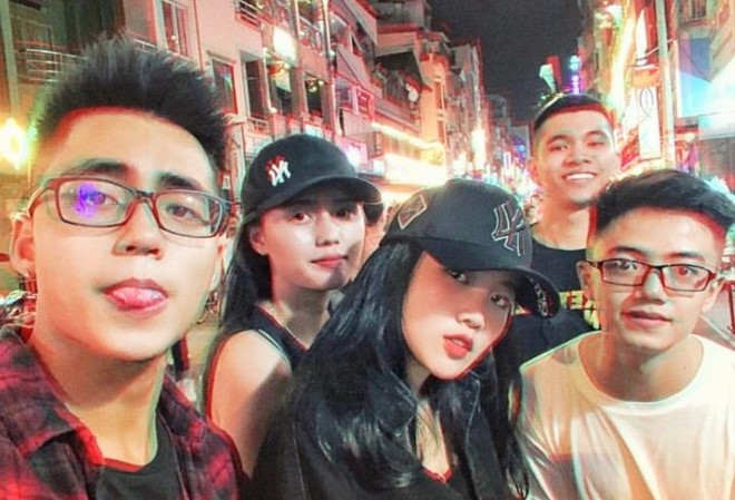 Thêm hội bạn 'cực phẩm' có em trai Sơn Tùng và hai bạn gái cầu thủ Thêm hội bạn 'cực phẩm' có em trai Sơn Tùng và hai bạn gái cầu thủ