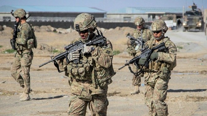 Mỹ rút 5000 quân, đóng cửa nhiều căn cứ tại Afghanistan Binh lính Mỹ tuần tra tại Afghanistan. Ảnh: Bộ Quốc phòng Mỹ