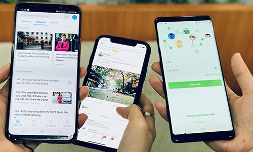 Khe cửa hẹp cho mạng xã hội 'made in Vietnam' Người dùng trải nghiệm các mạng xã hội: Lotus, Facebook, Gapo (từ trái qua). Ảnh: Anh Tú.