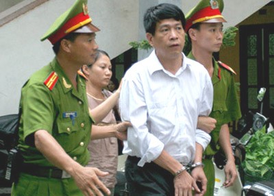 'Con bạc triệu đô' Bùi Tiến Dũng được tạm đình chỉ chấp hành án tù Ông Bùi Tiến Dũng tại thời điểm bị bắt giam