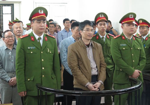 Cảnh báo nguy cơ rửa tiền qua ngân hàng, bất động sản Cảnh báo nguy cơ rửa tiền qua ngân hàng, bất động sản