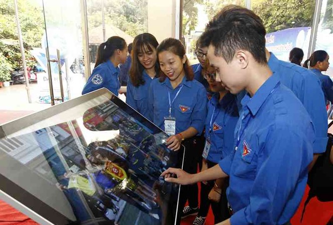 Thực tế ảo, số hóa tại ĐH Hội Sinh viên TP Hà Nội khóa VII Bạn trẻ trải nghiệm không gian sáng tạo tại đại hội