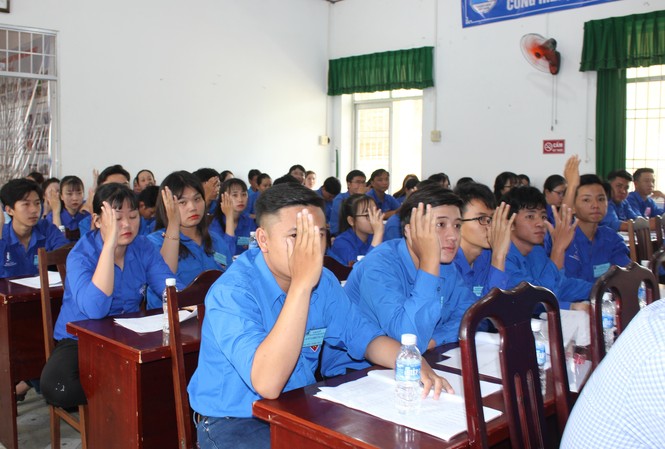 Bạc Liêu: Đại hội điểm Hội LHTN Việt Nam phường Nhà Mát Các đại biểu giơ tay biểu quyết tại đại hội