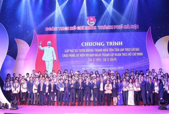 Hà Nội tuyên dương 88 thanh niên tiêu biểu làm theo lời Bác Các thanh niên tiên tiến làm theo lời Bác của Thủ đô Hà Nội năm 2019 được tuyên dương sáng 26/3.