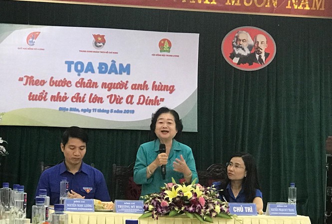 Được truyền cảm hứng, động lực từ người anh hùng ‘Tuổi nhỏ chí lớn’ Buổi tọa đàm tổ chức tại TP Điện Biên Phù dưới dự chủ trì của bà Trương Mỹ Hoa, nguyên Phó Chủ tịch nước; anh Nguyễn Ngọc Lương, Bí thư T.Ư Đoàn, Chủ tịch Hội đồng Đội T.Ư