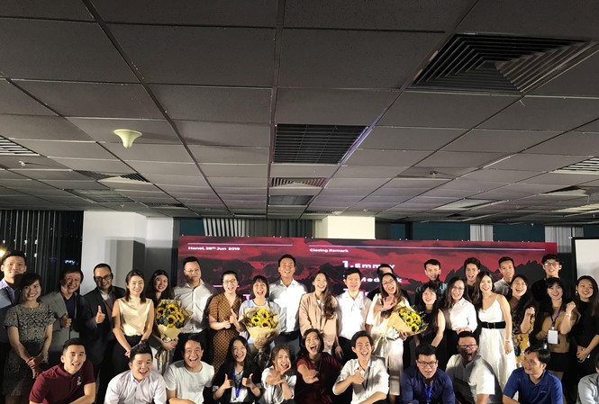 Lộ diện 4 startup xuất sắc nhất cuộc thi khởi nghiệp Việt toàn cầu VietChallenge Các đội xuất sắc chụp ảnh lưu niệm với các đại biểu, giám khảo và khách mời.