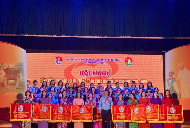 Thiếu nhi Thủ đô làm theo 5 điều Bác Hồ dạy Các đơn vị, tập thể, cá nhân được khen thưởng tại hội nghị tổng kết công tác Đội và phong trào thiếu nhi Thủ đô năm học 2018 - 2019