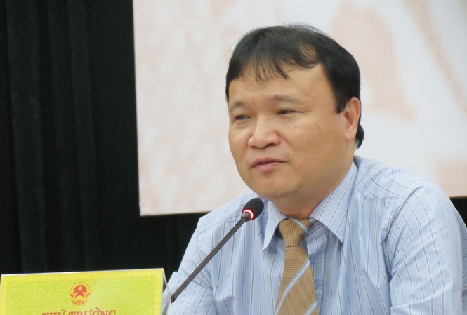 Vụ 'xe biển xanh đón người nhà Bộ trưởng': Sau 1 tháng vẫn đang rà soát Thứ trưởng Bộ Công Thương Đỗ Thắng Hải
