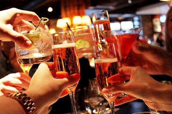 Cấm cán bộ, chiến sĩ uống rượu, bia trước và trong giờ làm việc