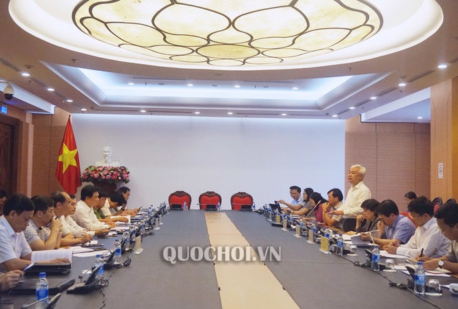 Đề nghị Bộ Công an làm rõ việc đưa và nhận hối lộ vụ gian lận điểm thi Toàn cảnh buổi làm việc chiều 23/4. Ảnh QH