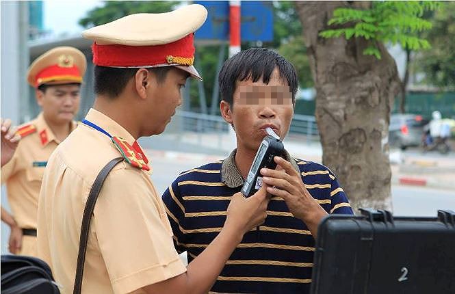 Thực hiện các biện pháp ngăn chặn tai nạn giao thông do uống rượu, bia Thực hiện các biện pháp ngăn chặn tai nạn giao thông do uống rượu, bia